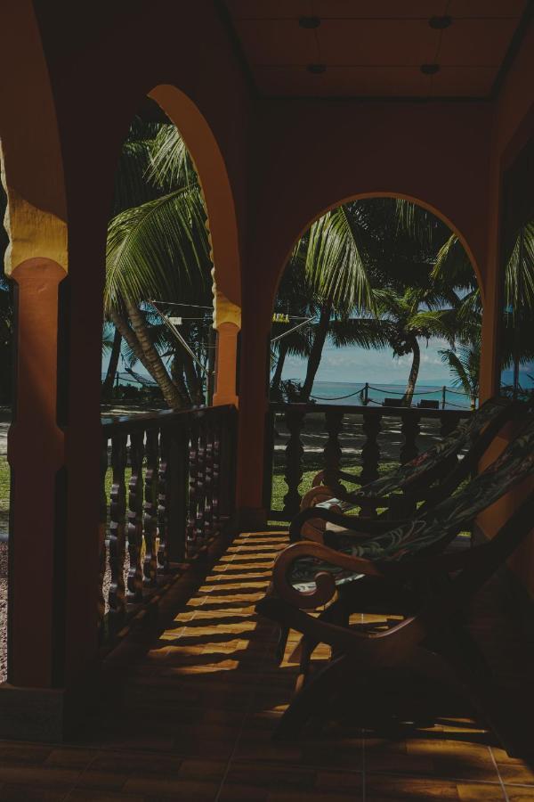 Anse Kerlan Beach Chalets מראה חיצוני תמונה